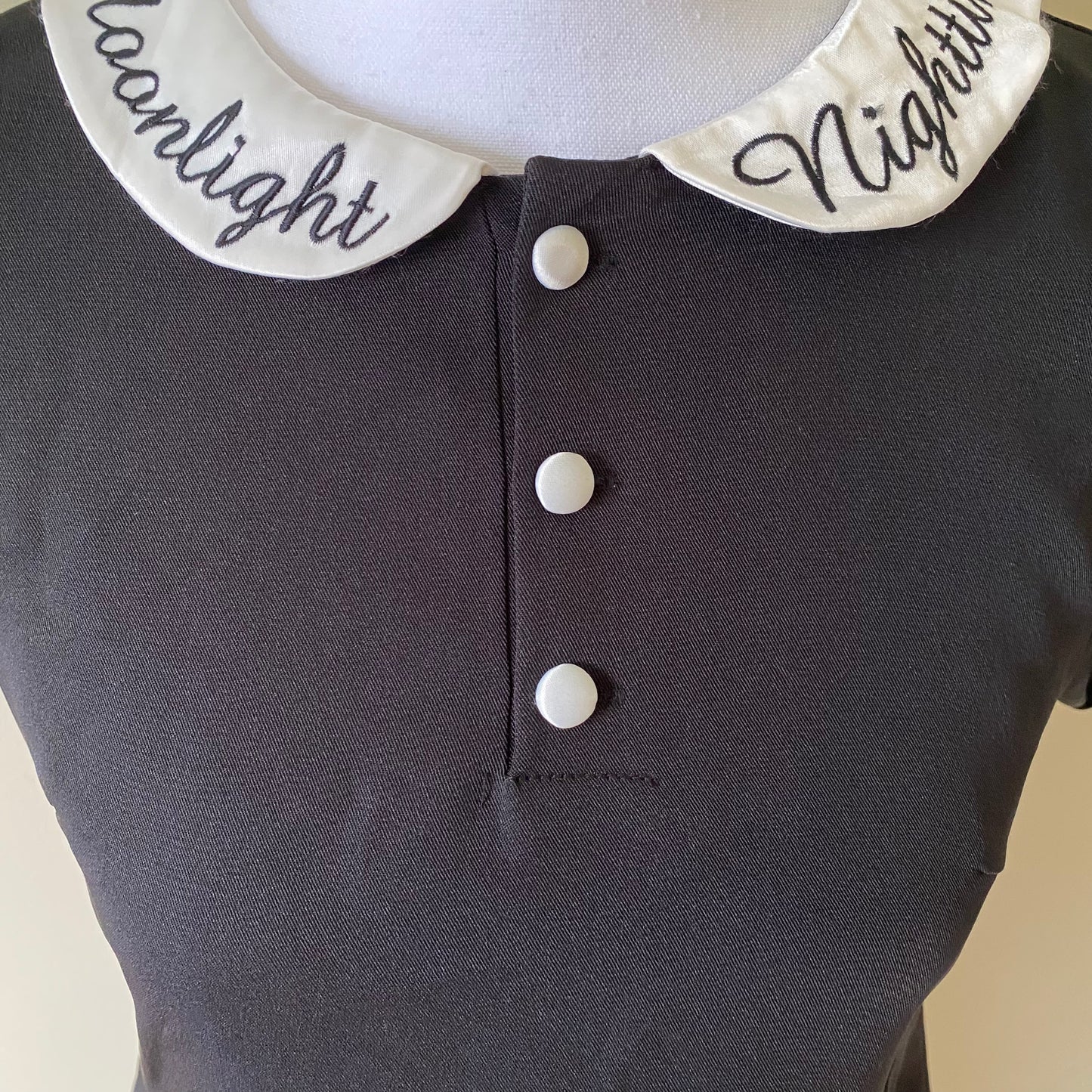 Bubble Black Dress – Minimalistinen ja söpö japanilainen paikallinen tuotemerkki